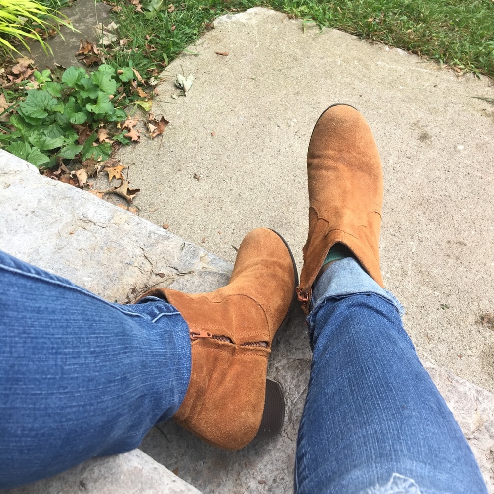 Super cute suede booties